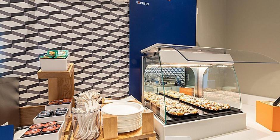 Express & - - Area By Ihg Dahlonega